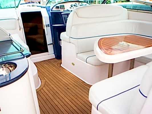 Express Cruiser Yacht Yacht Charter in Newport beach